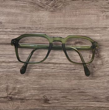 Paire de lunettes de vue femme sans verre 