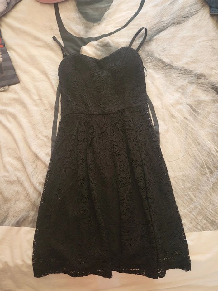 Robe noir à bretelles ou bustier camaïeu 36