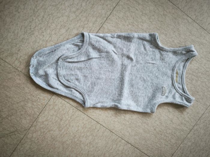 2 bodies débardeur 3 mois - photo numéro 2