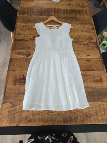 Robe blanche dos nu a lacet