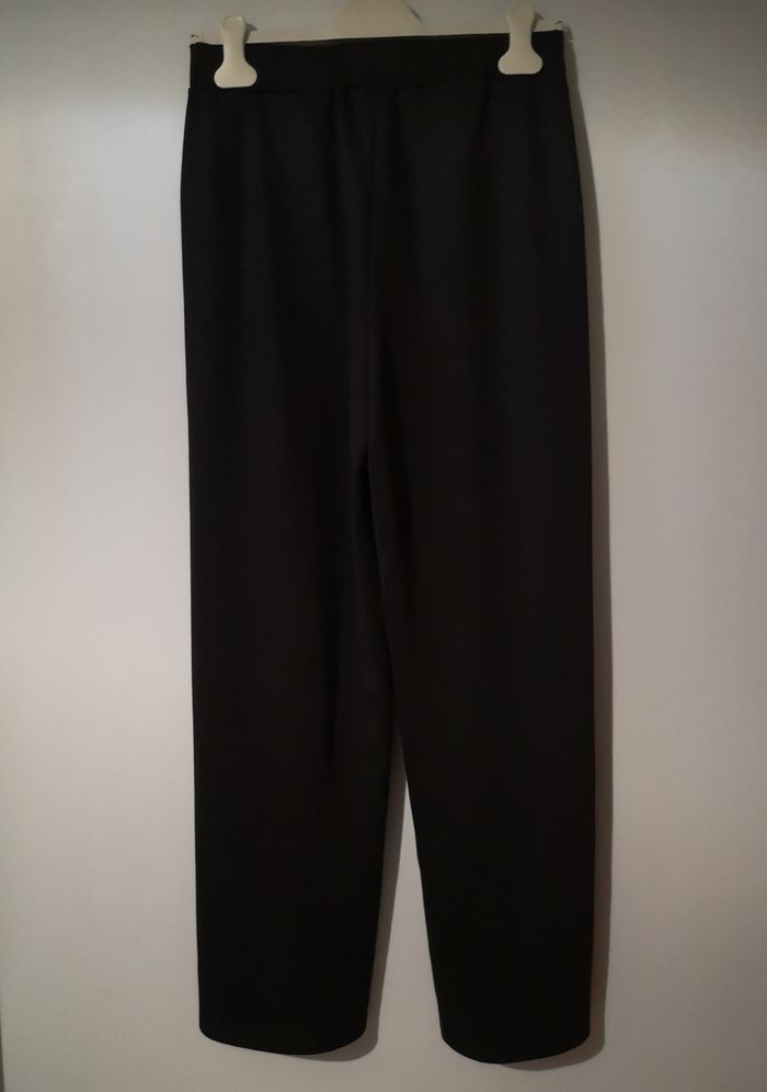 Pantalon femme. Taille L.  Neuf sans étiquette..