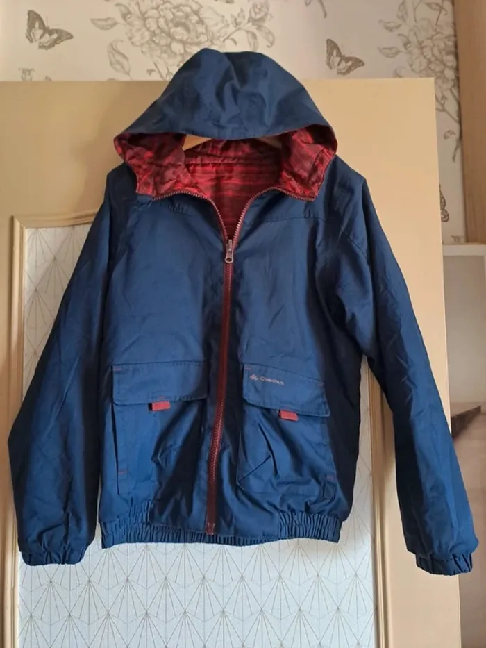 Coupe vent réversible quechua 8-10 ans tbe sauf bords craquelés ne se voient pas du tout prix mini