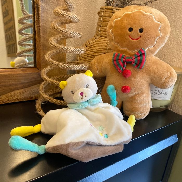 Doudou ours couleur jaune et bleue