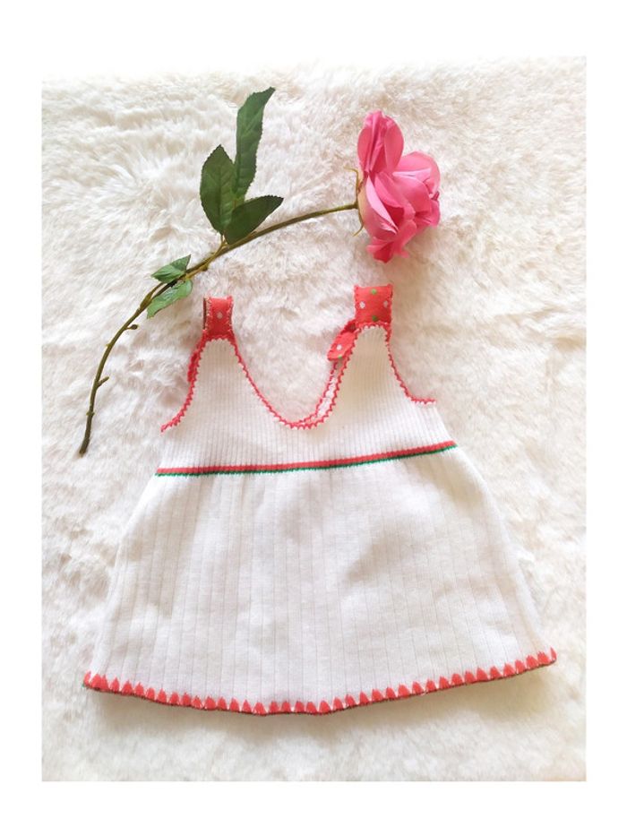 Robe chasuble bébé 3-6 mois vintage années 80 crème rouge acrylique Orlon rétro - photo numéro 3