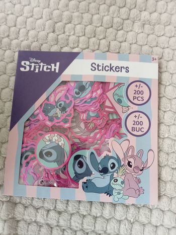 Pochette de stickers  Stitch