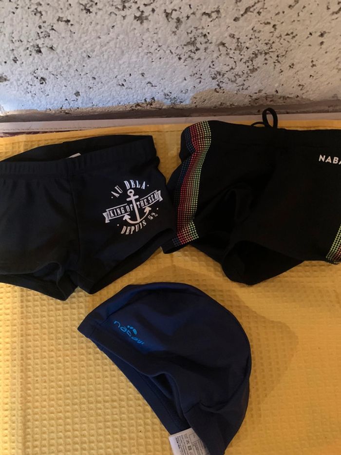 lot de deux maillots et un bonnet de bain - photo numéro 2