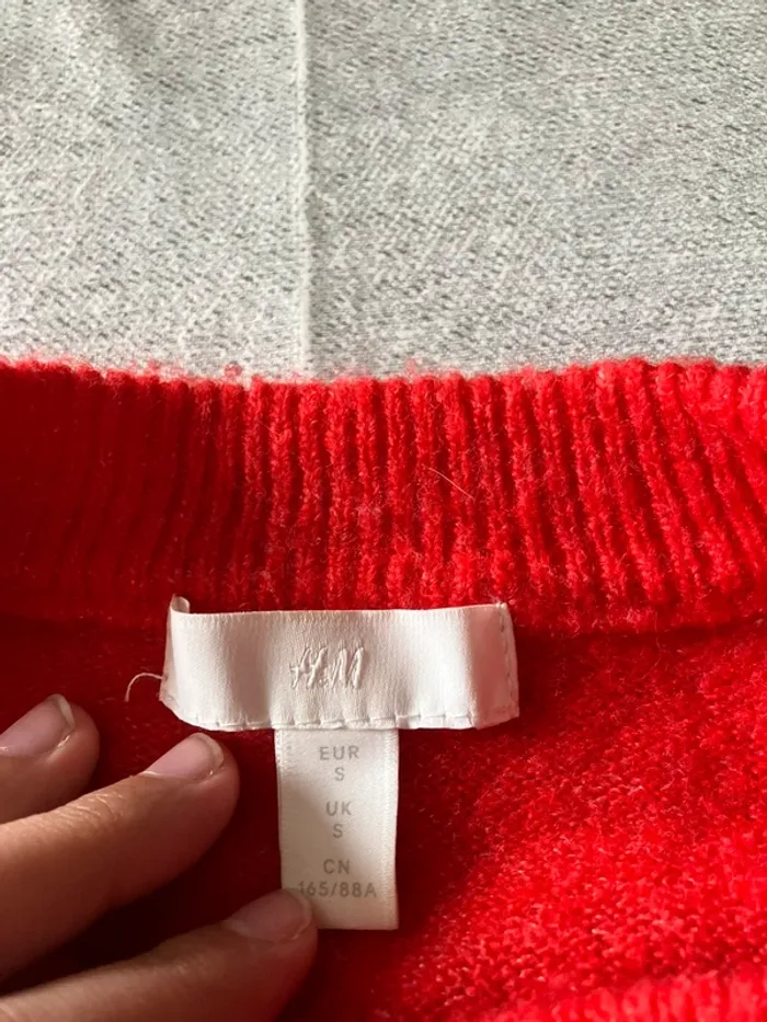 Pull rouge H&M avec perles – Taille S - photo numéro 7