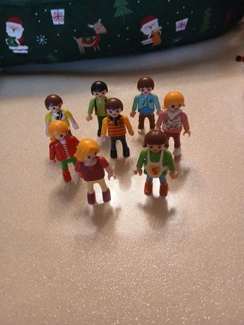 8 enfants playmobil