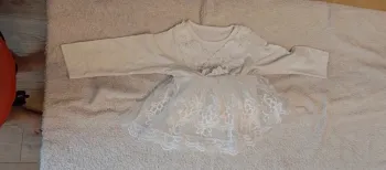 Jolie robe blanche avec jean