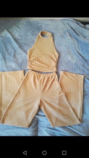 Ensemble moulant, pantalon et  tee-shirt dos nu, couleur abricot, neuf avec emballage, taille XS