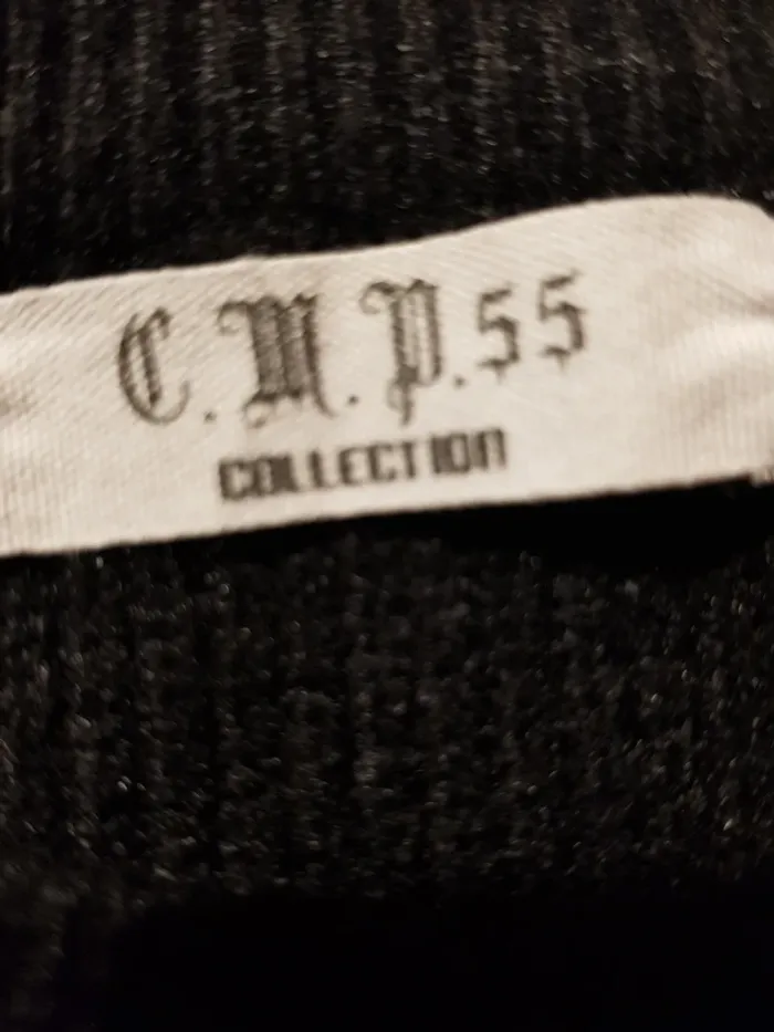 Pull noir avec strass - photo numéro 6