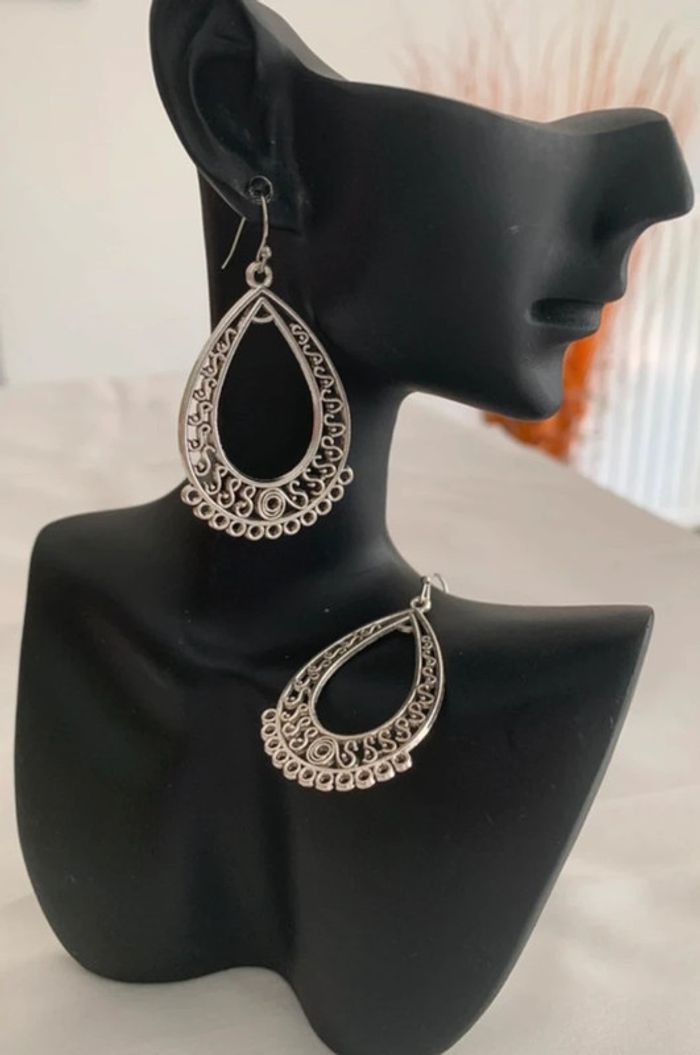 Boucles d’oreilles bohémiennes goutte d’eau argentée - photo numéro 3