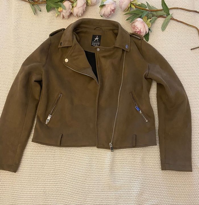 Perfecto en suédine mi-saison pour femme , en très bon état , taille 42