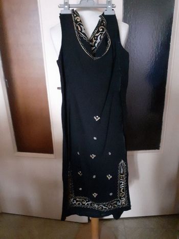 Robe sans manche tiroir brodé taille 34 /36