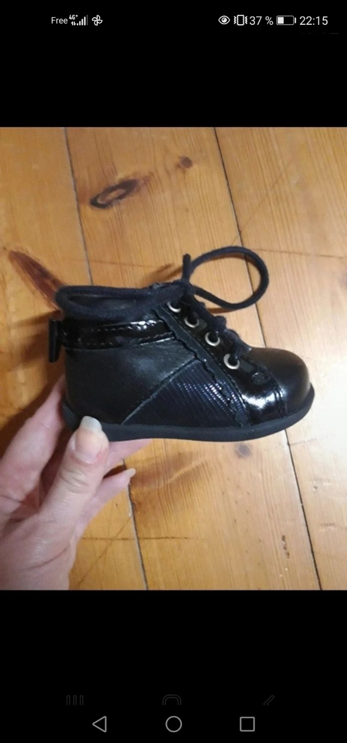 Chaussure en cuir  fille neuve T 17 - photo numéro 2
