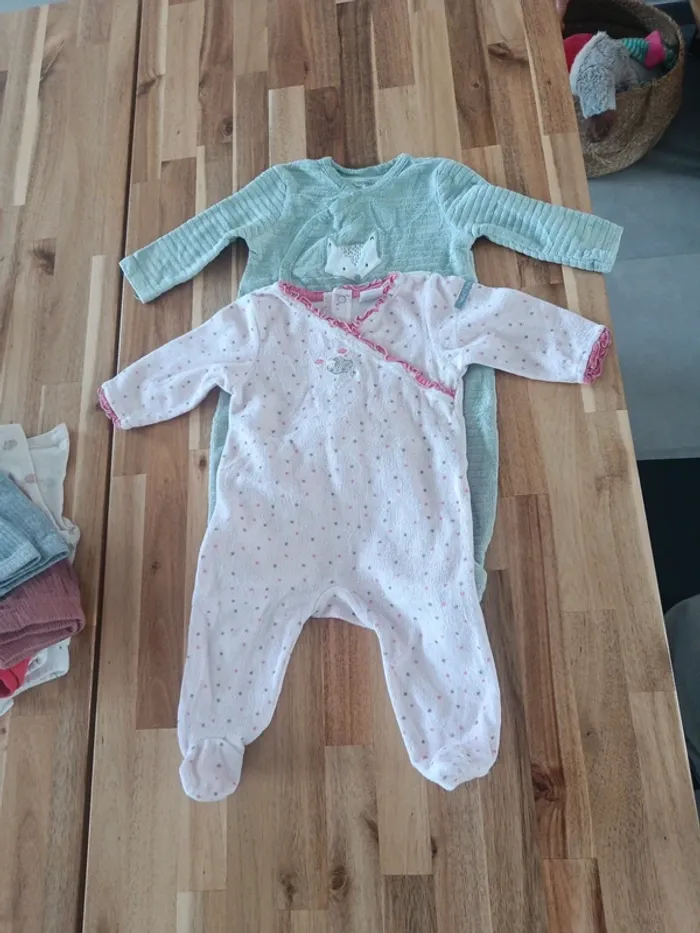 2 pyjamas