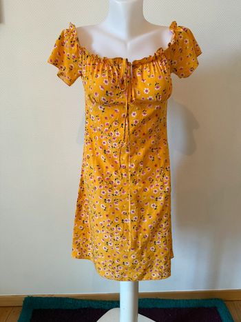 Robe d’été orange à fleur en très bon état taille M SHEIN