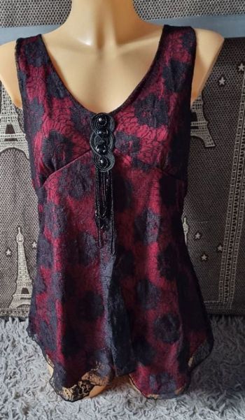 Haut rouge bordeaux à dentelle brodée taille 38-40
