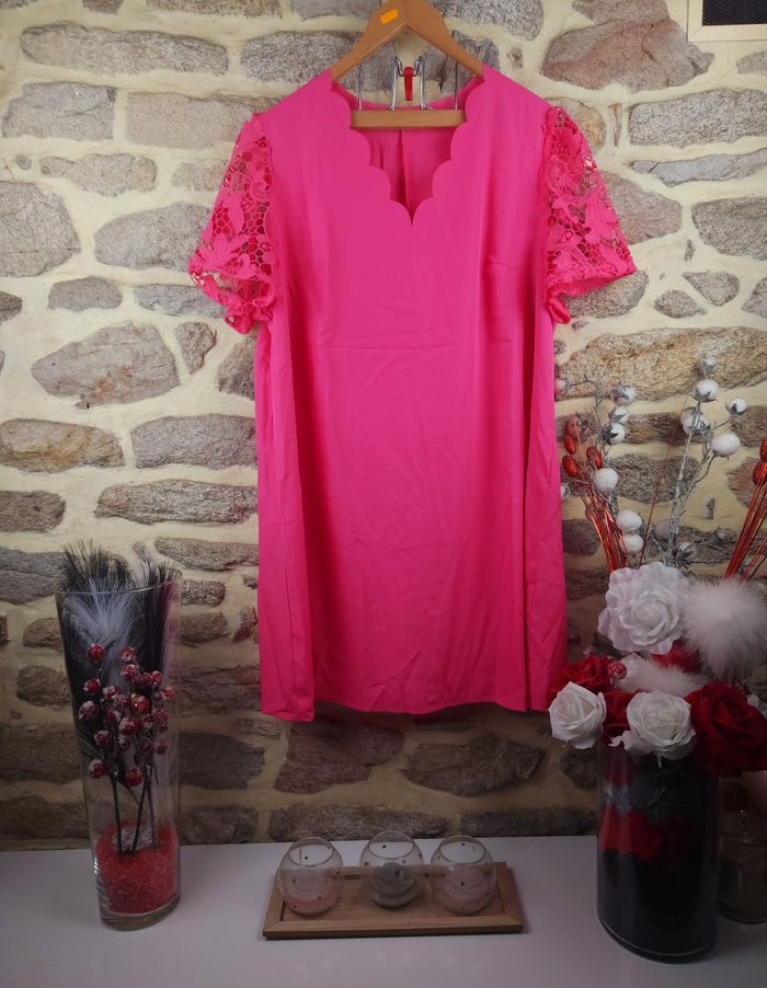 Robe manches courtes col en V rose detail dentelle Femme Taille 54 marque Asos 💎