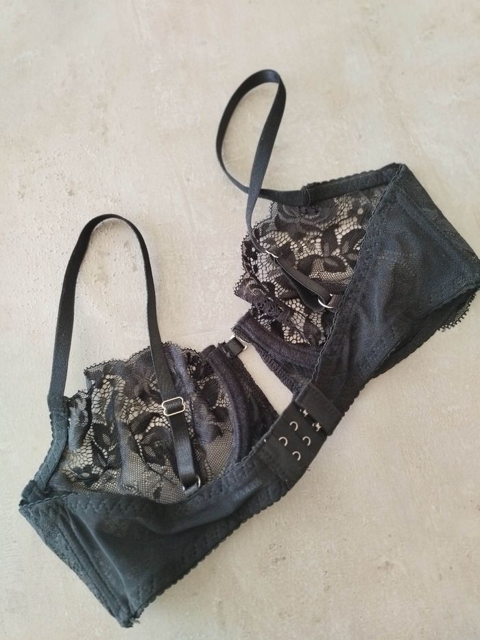 Ensemble noir soutien gorge / culotte - photo numéro 4