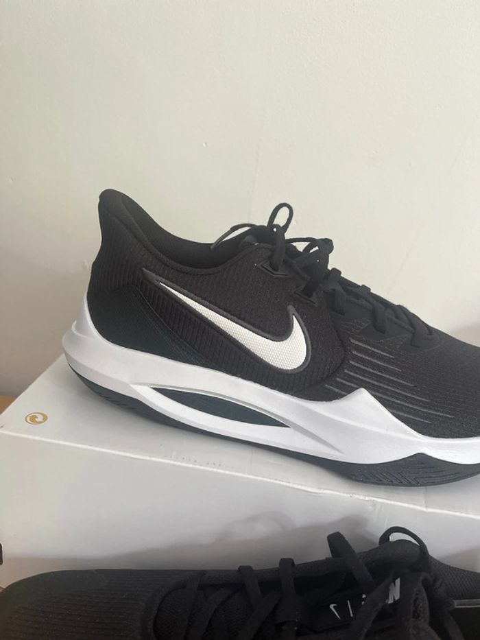 Chaussure Nike taille 46 - photo numéro 3