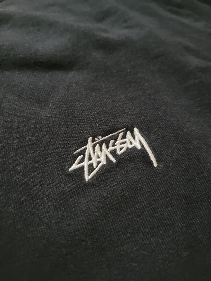 Tshirt stussy vintage noir taille S/M - photo numéro 3