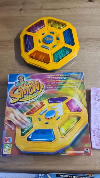 Jeu électronique Super Simon des éditions MB,