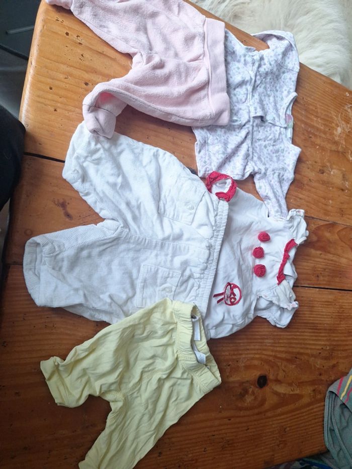 Lot ensemble pantalon et t-shirt - photo numéro 5