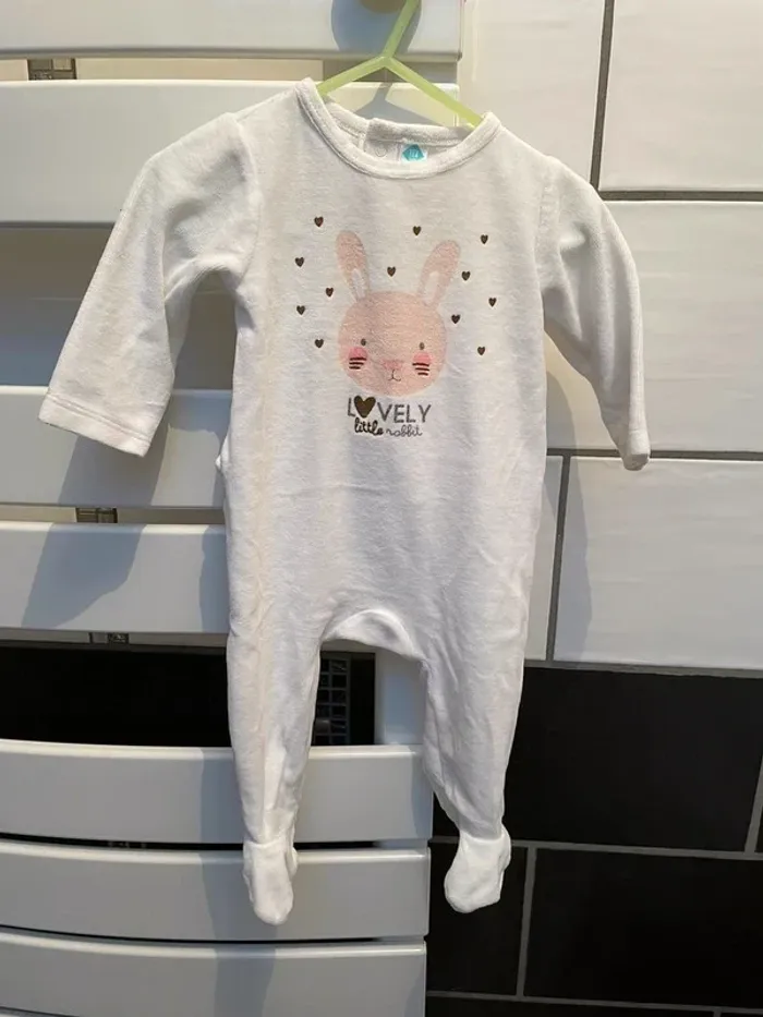 Très joli pyjama hiver fille 9 mois