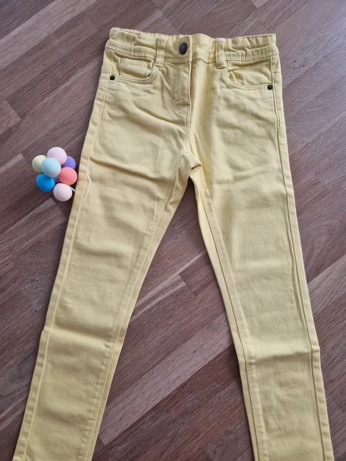 Pantalon/Jean jaune Kiabi 6ans - photo numéro 2