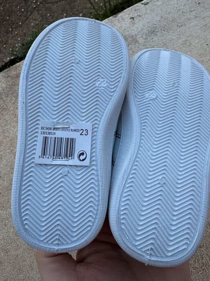 Baskets blanches - taille 23 - photo numéro 3