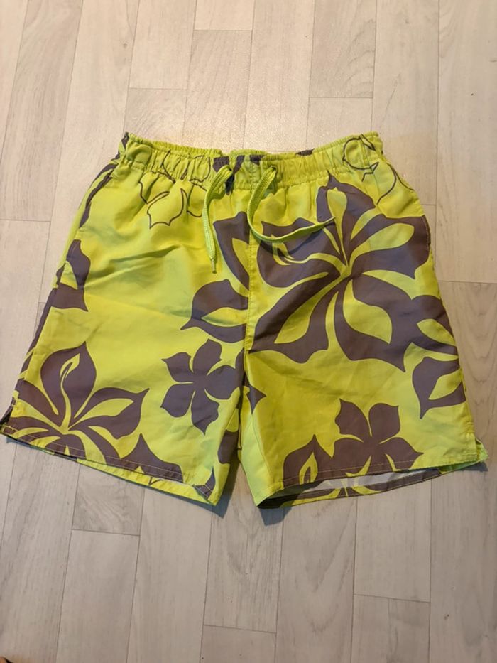 Short de plage by kool 12 ans vert anis très bon état