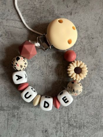 Attache tétine