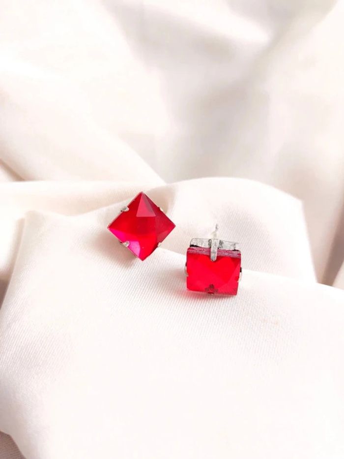 Boucle d'oreilles puces strass rouge