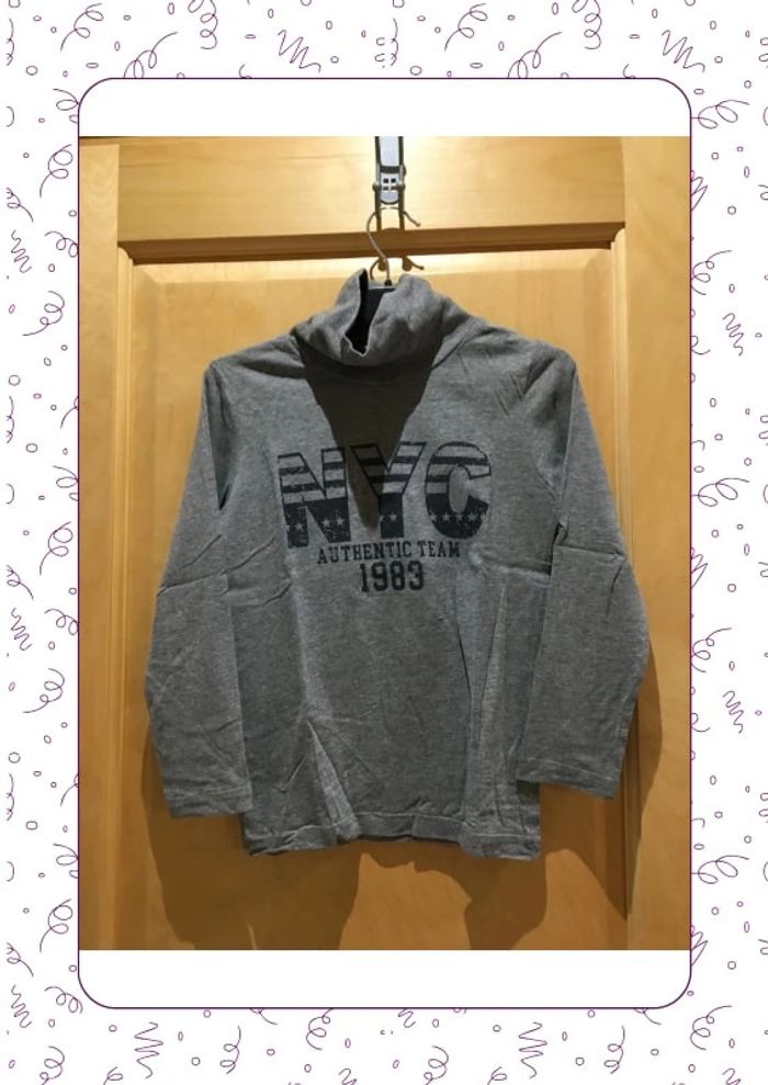 T-shirt col roulé gris tape à l’œil