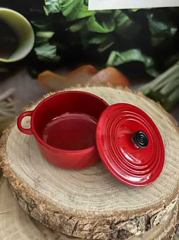 Cocotte miniature pour maison de poupée