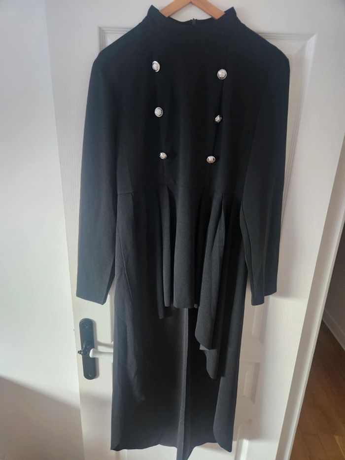 Tunique habillée noire plus longue à l'arrière avec jolis boutonnage XL