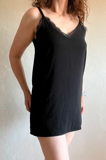 Petite robe noire type nuisette dentelle – Zara – Taille M