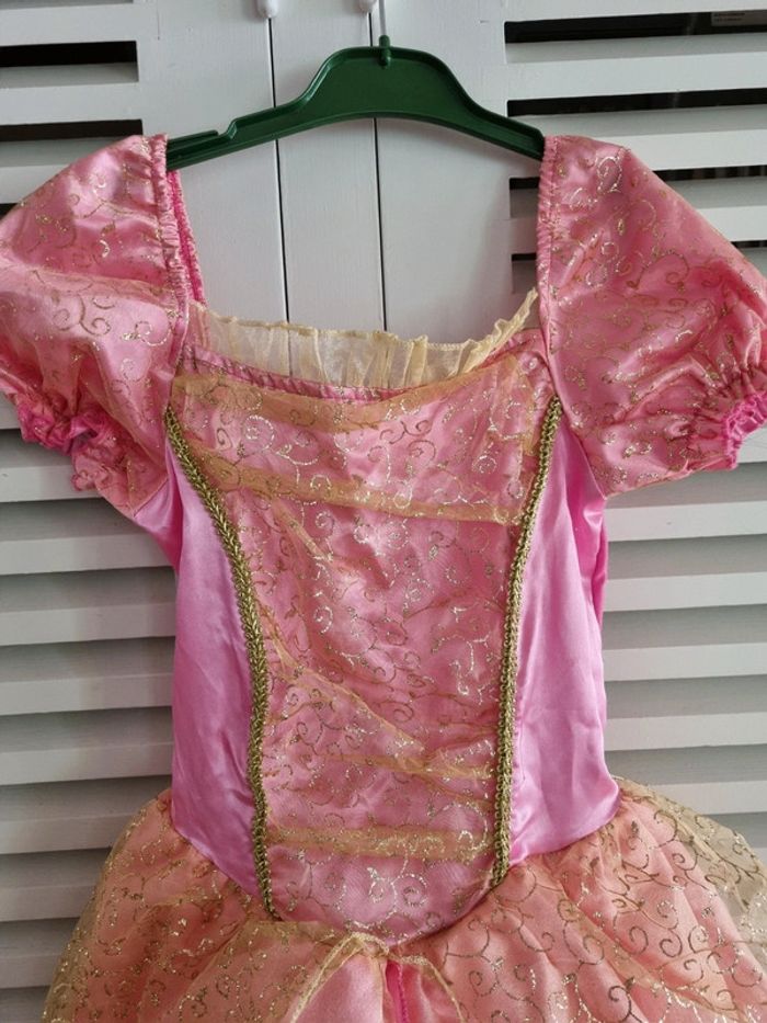 Robe de princesse avec sa cape - photo numéro 2