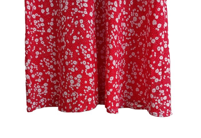 Robe rouge à fleurs blanches. Manches courtes. Taille 40 - photo numéro 3