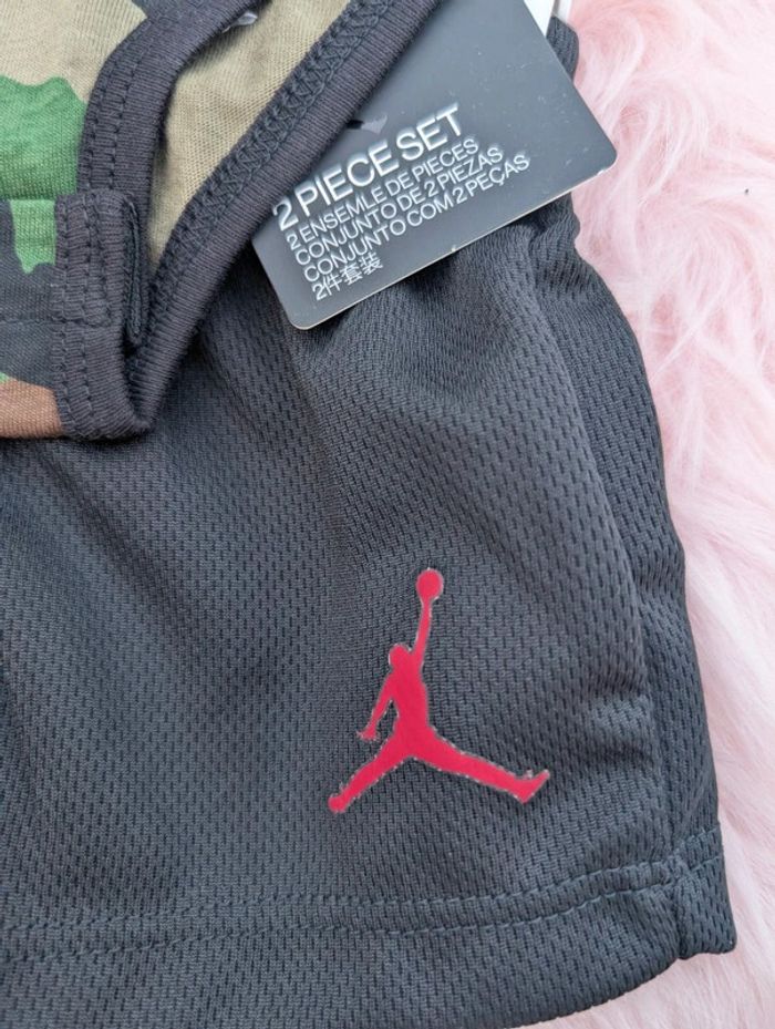 Ensemble Nike air Jordan neuf. 3 mois - photo numéro 2