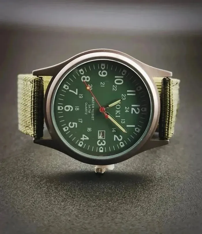 Montre verte, nylon, aiguilles phosphorescentes - photo numéro 2