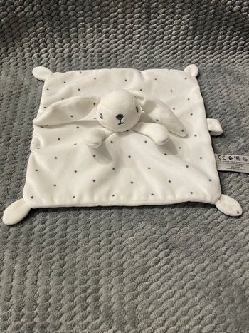 Doudou plat lapin blanc étoiles gris attache tétine Simba Toys Nicotoy Kiabi