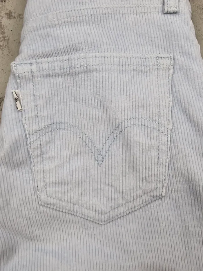 Jean Levi’s Mom High Waisted en velours – Bleu ciel – Taille 34 Femme - photo numéro 8