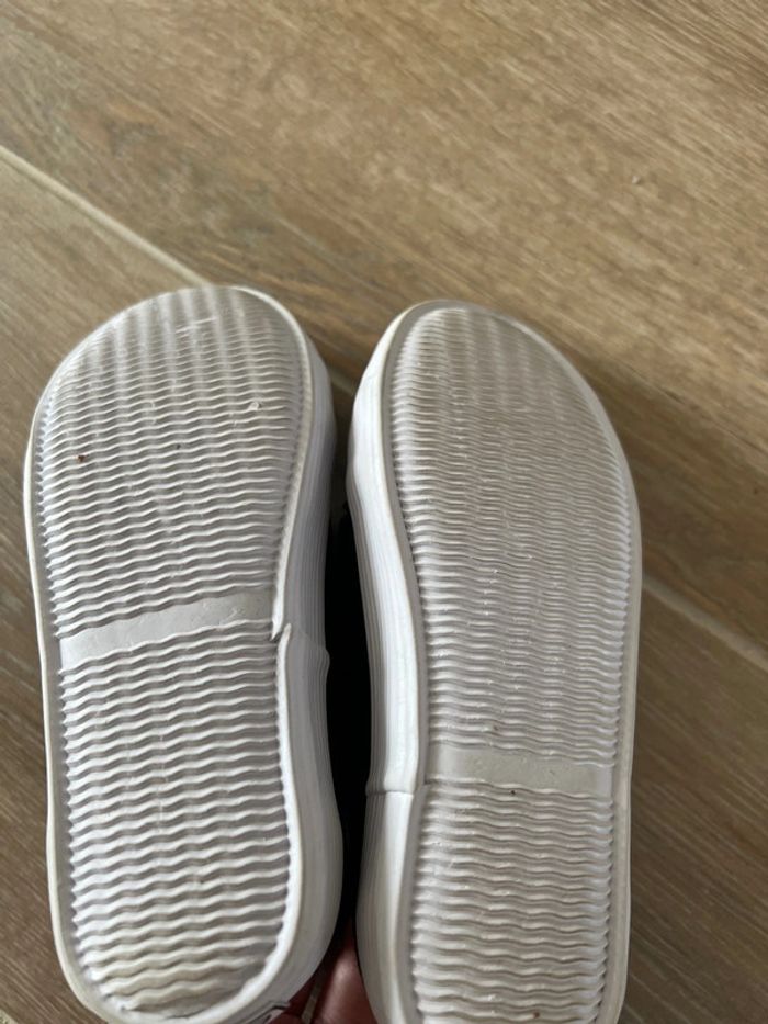 Pantoufle de gym pointure 27 - photo numéro 3