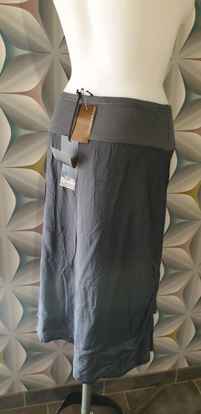 Jupe gris foncé neuve - photo numéro 2
