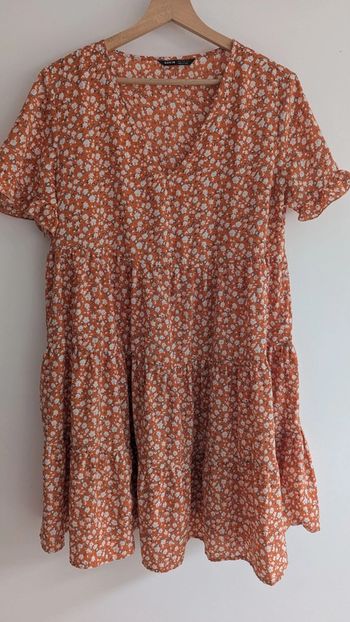Très jolie robe fleurie de grossesse d'été