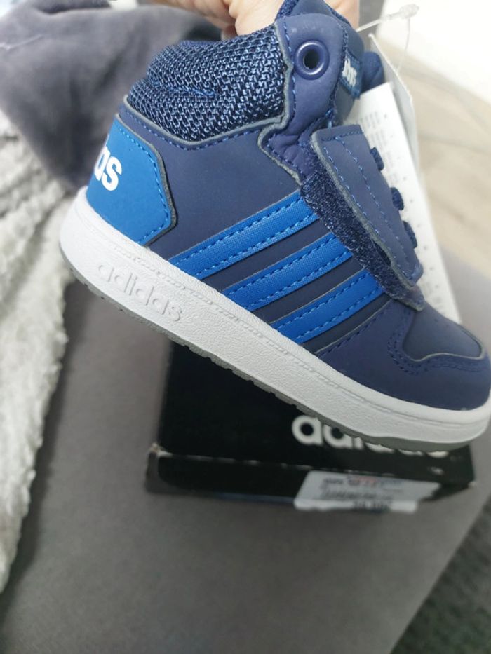 Baskets Adidas taille 21 neuve - photo numéro 2