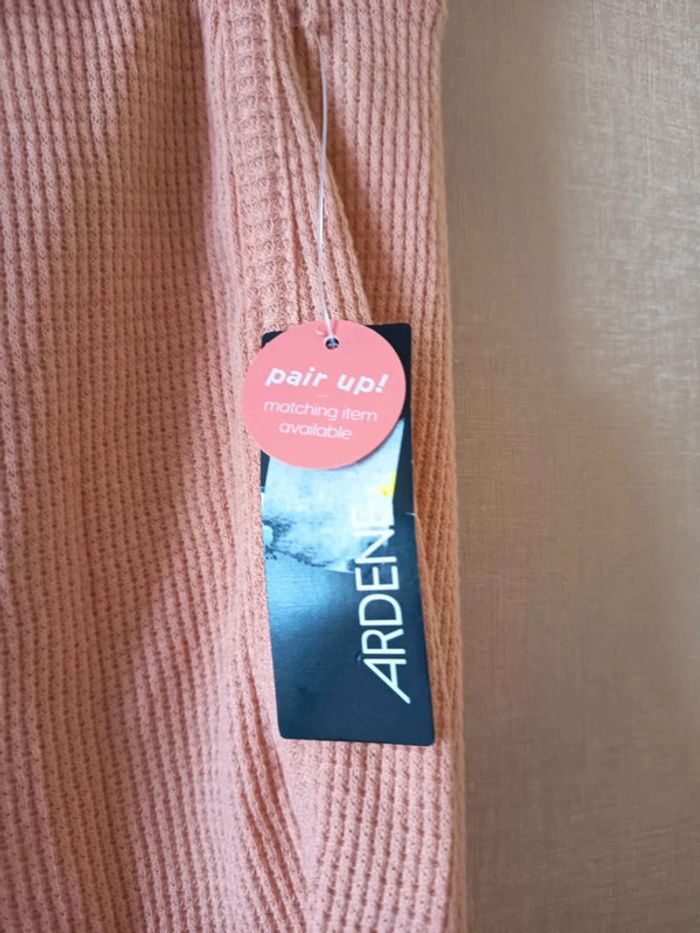 Short femme. Marque Ardene (963). - photo numéro 2