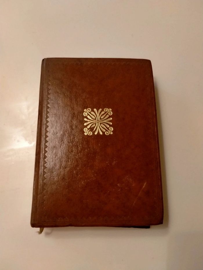 Sélection du Livre Reader’s Digest
Édition ancienne ornée de dorures.